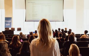人前に出る仕事向けの審美歯科個室料金はどれくらい？